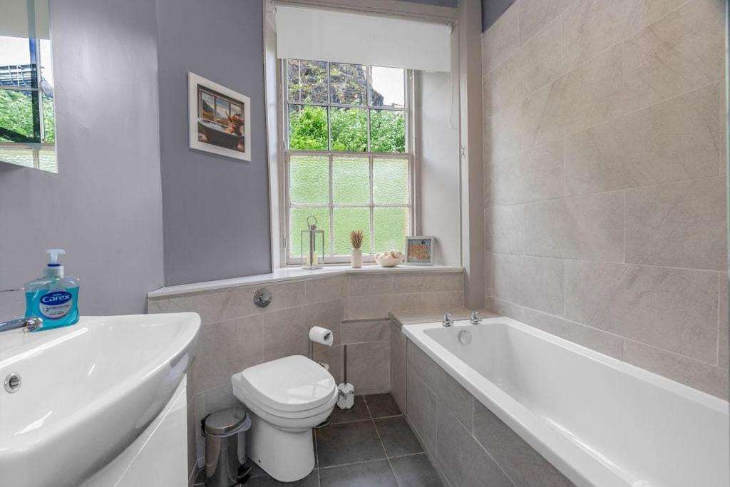 Guestready - Lovely Nest In The Old Town EDI Buitenkant foto